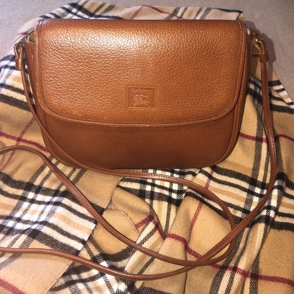 Burberry Handbags - 🎊HP🎉 Burberrys Crossbody Bag